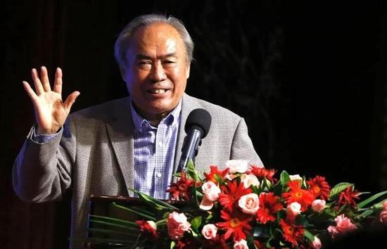 老师把丝袜脚伸进我的喉咙里