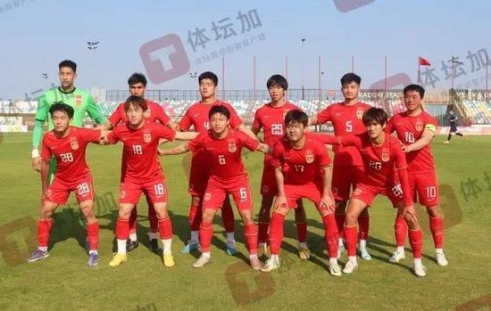 解开英语老师丰满的乳罩视频